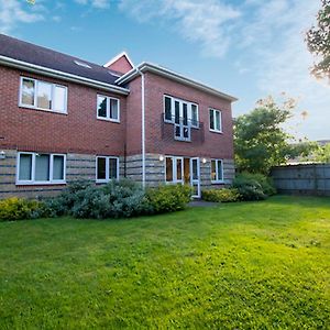 Bracknell Spacious Two Bedroom Apartment Exterior photo