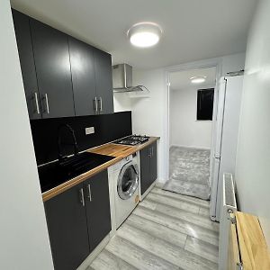 Brand New - One Bed Studio Flat Dorney Exterior photo