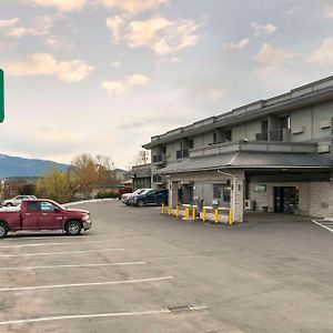 Quality Inn & Suites Vernon Exterior photo