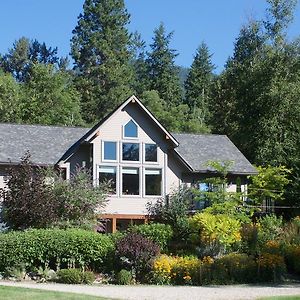 Windborne Bed & Breakfast Bed and Breakfast Castlegar Exterior photo