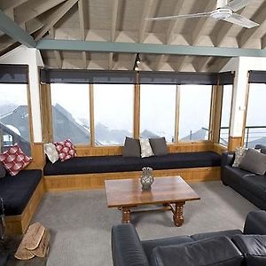 Eagles Nest Villa Mount Hotham Room photo