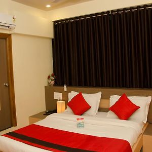 Oyo Rooms Prahlad Nagar Garden Ahmedabad Exterior photo