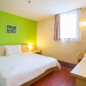 7Days Inn Foshan Nanhai Square Haisan Road Rt-Mart Room photo