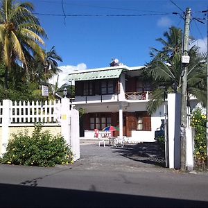 Auberge Etiennette Appartement Trou d'Eau Douce Exterior photo