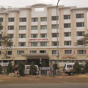 Airport City Hotel Calcutta Exterior photo