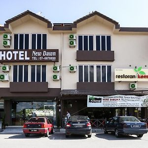 New Dawn Hotel Pontian Sdn Bhd Pontian Kecil Exterior photo