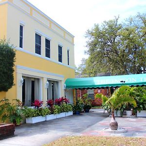 The Inn On Third Sint-Petersburg Exterior photo