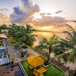 Deltin Palms Riverfront Hotel Panaji Exterior photo