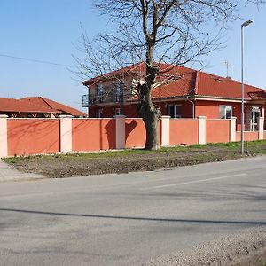 Fridrich Apartman Appartement Veľký Meder Exterior photo