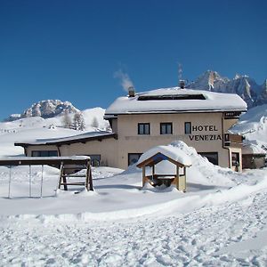 Albergo Venezia Passo Rolle Exterior photo