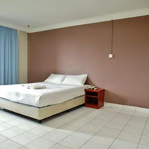 One Hotel Labuan Room photo