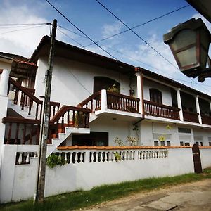 Wijenayake's - Beach Haven Guest House - Galle Fort Exterior photo