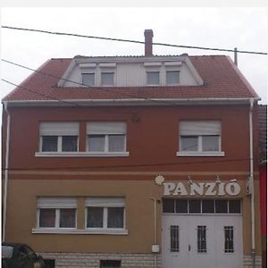 Napsugar Panzio Hotel Vác Exterior photo