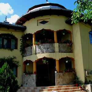 Pensiunea Cassandra Hotel Târgu Neamț Exterior photo