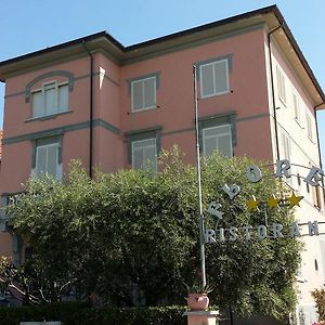 Hotel Villa Flores Marina di Pietrasanta Exterior photo