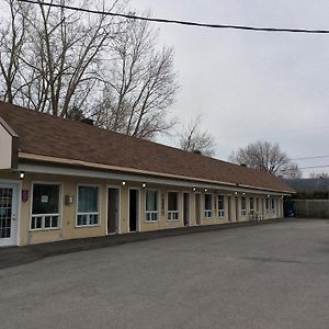 Auberge Du Lac Beauchamp Gatineau Exterior photo