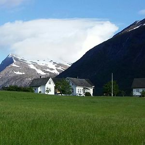 Donhaug Gjestegard Bed and Breakfast Uskedalen Exterior photo