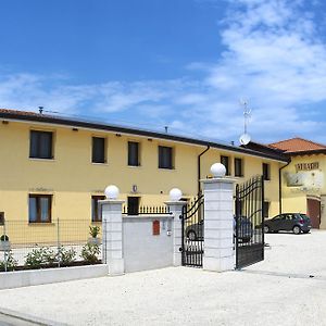 Agriturismo Ai Laghi Appartement Pocenia Exterior photo