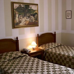 Hotel Piccolo Mondo Boekarest Room photo