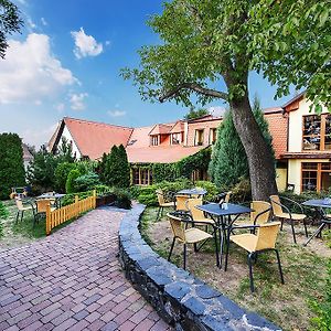 Restaurace A Penzion U Palecku Hotel Skuteč Exterior photo