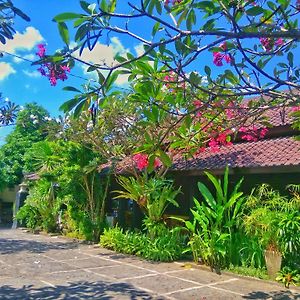 Hotel Kubuku Tjakranegara Exterior photo