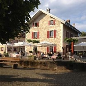 Au Boeuf Rouge Hotel Crassier Exterior photo