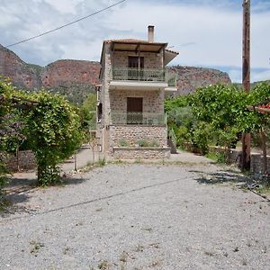 Picturesque Houses Leonídion Exterior photo