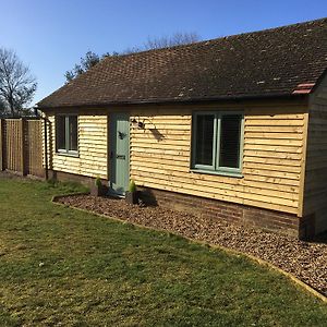 Little Banks Barn Appartement Ringwood Exterior photo