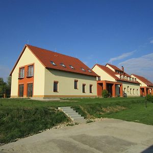 Penzion Alma Hotel Znojmo Exterior photo