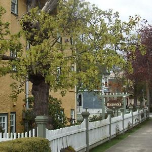 Rosewood Inn Victoria Exterior photo