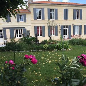 Domaine Des Deux Cedres Bed and Breakfast Gauriac Exterior photo