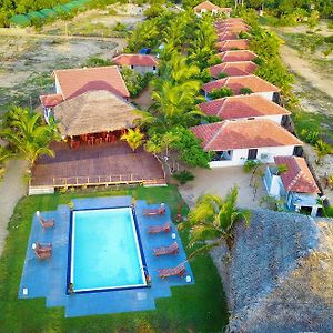 Paper Moon Kudils Hotel Arugam Bay Exterior photo