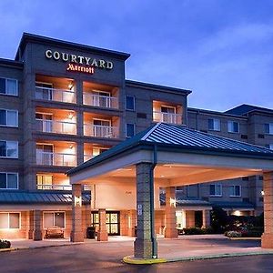 Courtyard Cleveland Airport South Hotel Middleburg Heights Exterior photo