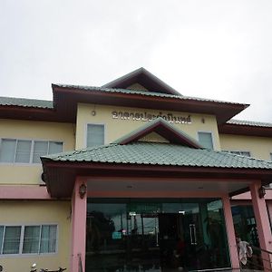 Pornnarumit Hotel That Phanom Exterior photo