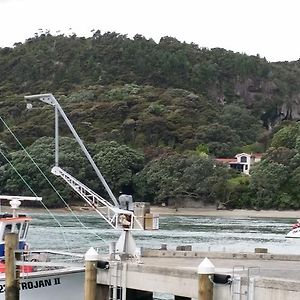 Mooring Lane Lodge Whitianga Exterior photo