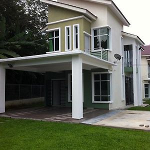 Neohomestay Gapam Lestari Malacca Exterior photo