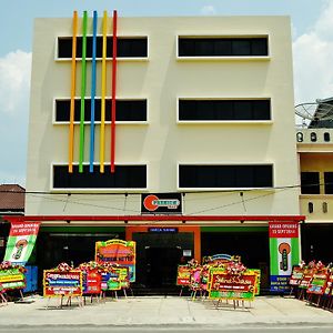 Premium Hotel Tanjung Pandan Exterior photo