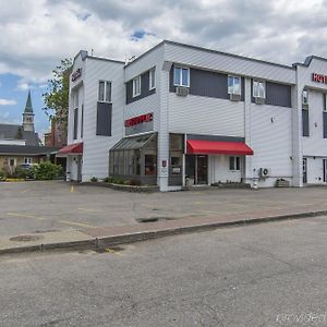 Econo Lodge La Malbaie Exterior photo