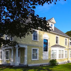 Le Griffon Bed and Breakfast Shediac Exterior photo