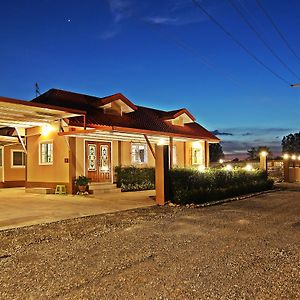 Rojanavee Resort Nakhon Nayok Exterior photo