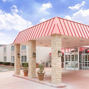 Ramada Plaza By Wyndham Chicago North Shore Hotel Wheeling Exterior photo