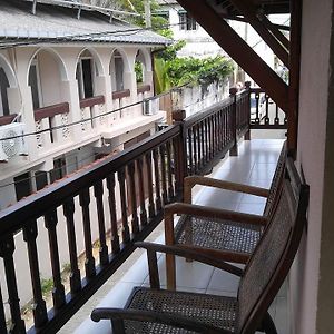 Albert Guest - Galle Fort Bed and Breakfast Exterior photo