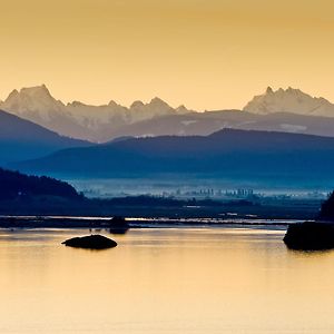 The Bluff On Whidbey Bed and Breakfast Oak Harbor Exterior photo