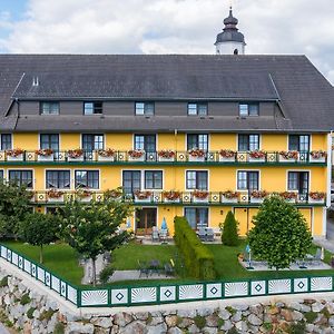 Florianihof Hotel Miesenbach  Exterior photo