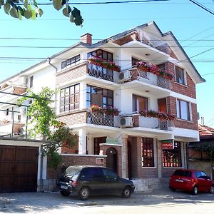 Family Hotel Rose Pavel Banya Exterior photo