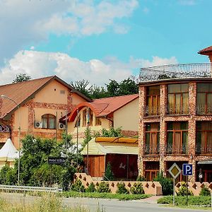 Hotel Kilikiya Oezjhorod Exterior photo