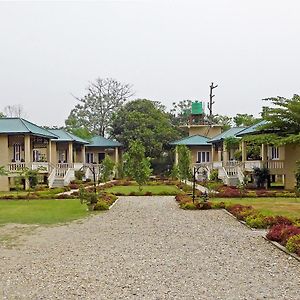 Tharu Mahal Hotel Sauraha Exterior photo