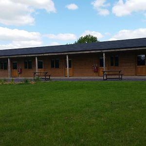 Cowbridge Cabins Exterior photo