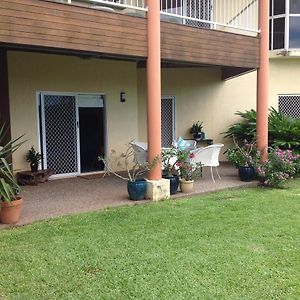 Hideaway On Hillview Appartement Cairns Exterior photo