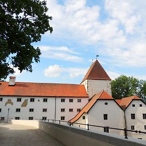 Gaestehaus Maelzerei Auf Schloss Neuburg Am Inn Exterior photo